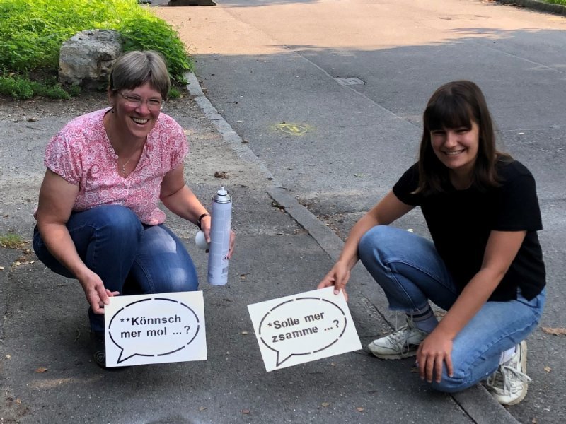 Kristin Delloch, Studentin der Universität Konstanz (rechts), und Maike Schäberle von der Abteilung Altenhilfe haben ein gemeinsames Ziel: auf Nachbarschaft im Paradies aufmerksam zu machen.