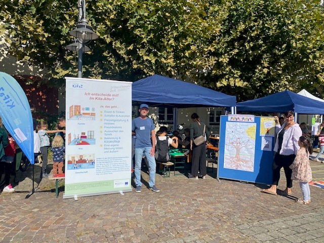 Aktionstand der Konstanzer Familienzentren auf dem Augustinerplatz