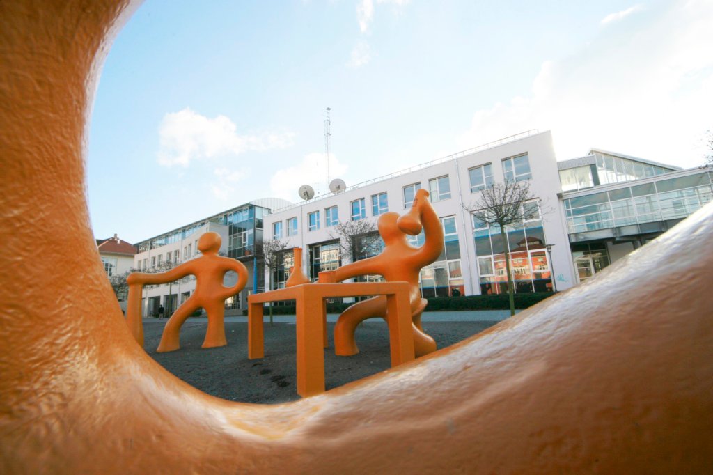 Figurengruppe auf dem Campus der HTWG