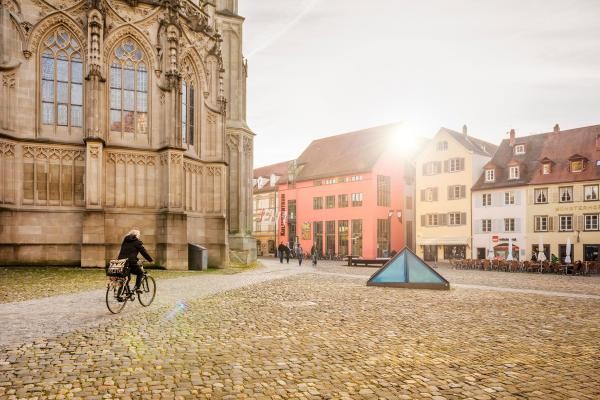 Der Münsterplatz mit dem Kulturzentrum