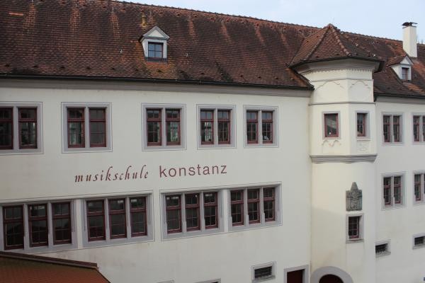 Gebäude der Musikschule mit Schriftzug Musikschule