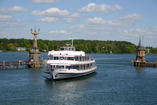 Schiff im Konstanzer Hafen