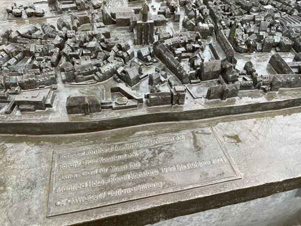 Blindenrelief, dass die Konstanzer Altstadt abbildet