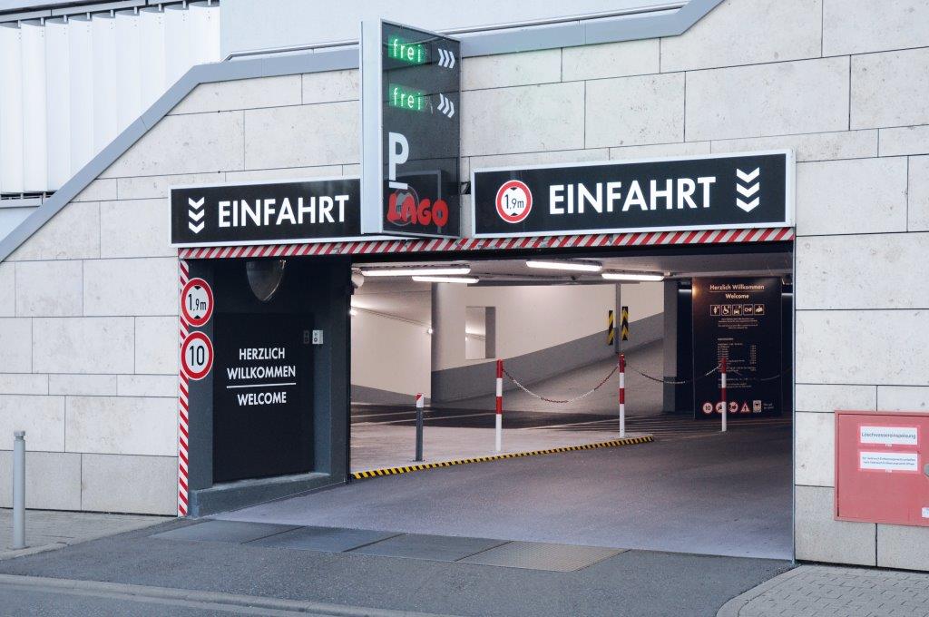 Konstanz: Sind unsere Parkplätze zu klein für immer größere Autos?  Ortsbesuch mit Zollstock